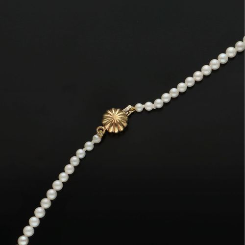 9k Gold Clasp Graduated Cultured Pearls image-5