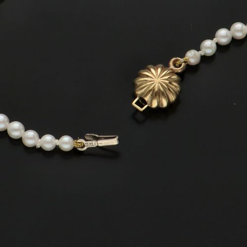 9k Gold Clasp Graduated Cultured Pearls image-6