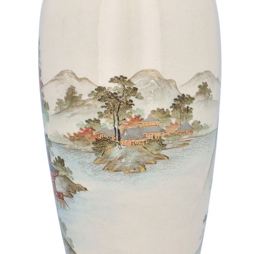 Early 20th Century Satsuma Vase with Hand Painted Scene image-3