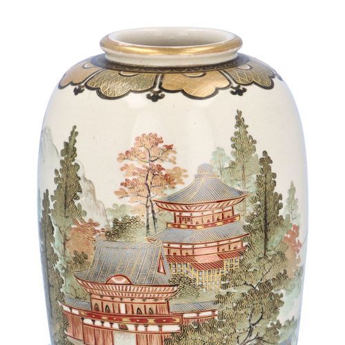 Early 20th Century Satsuma Vase with Hand Painted Scene image-2