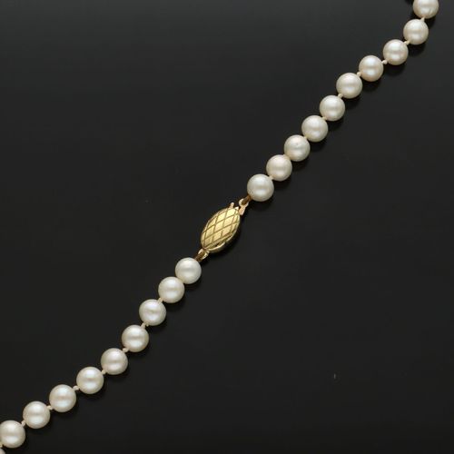 9ct Gold Clasp Cultured Pearls image-3