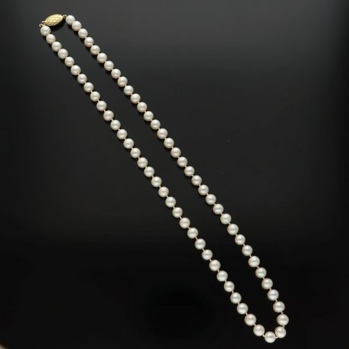 9ct Gold Clasp Cultured Pearls image-6