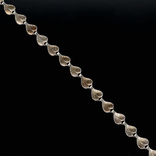 Danish Mid Century Silver Foliate Link Necklace image-5