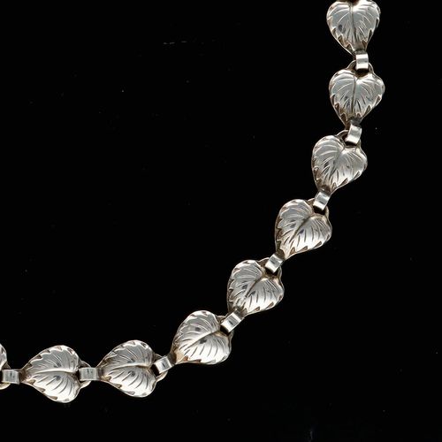 Danish Mid Century Silver Foliate Link Necklace image-2