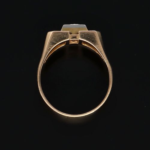 Large Mens 18ct Gold Diamond Set Ring image-6