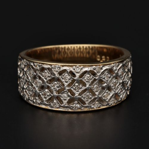 9ct Gold Lattice Diamond Ring image-2