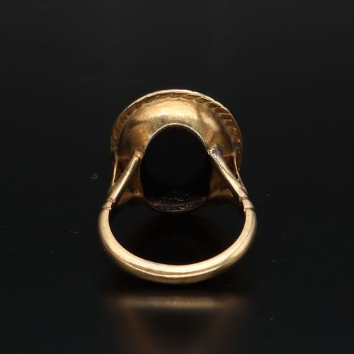 9ct Cameo Ring image-4