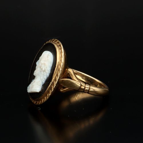 9ct Cameo Ring image-3