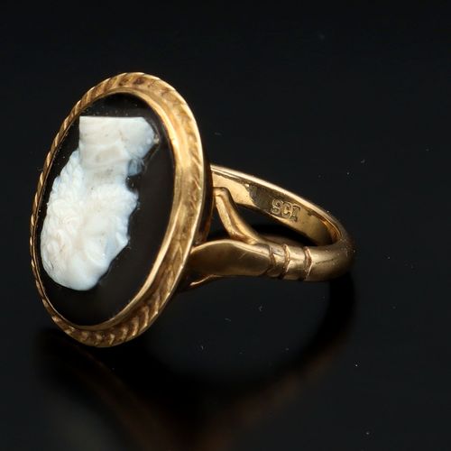 9ct Cameo Ring image-5