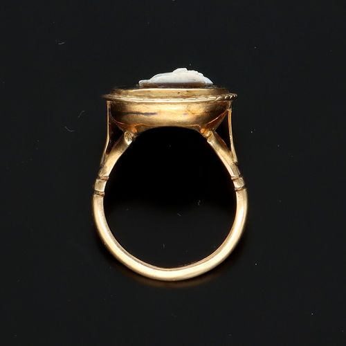 9ct Cameo Ring image-6
