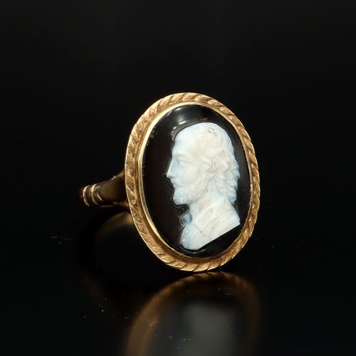 9ct Cameo Ring image-1