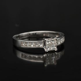 18ct White Gold Diamond Ring