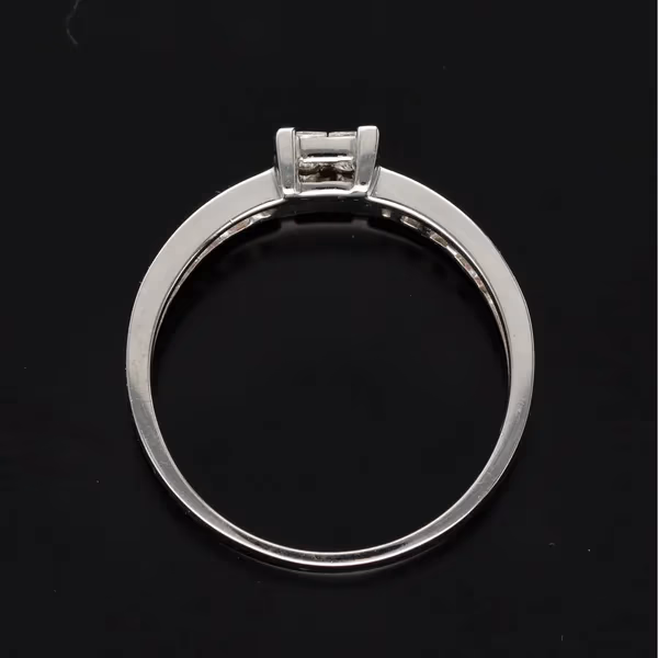 18ct White Gold Diamond Ring