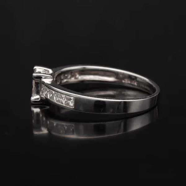 18ct White Gold Diamond Ring