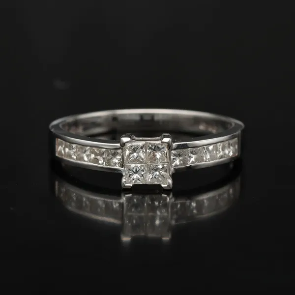 18ct White Gold Diamond Ring