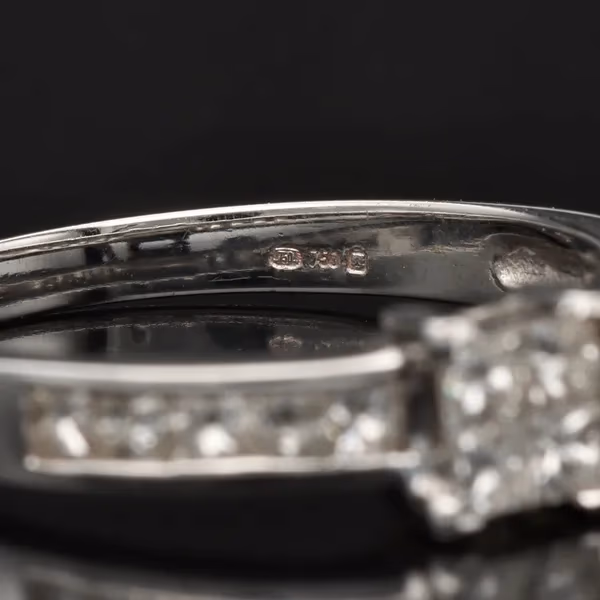 18ct White Gold Diamond Ring