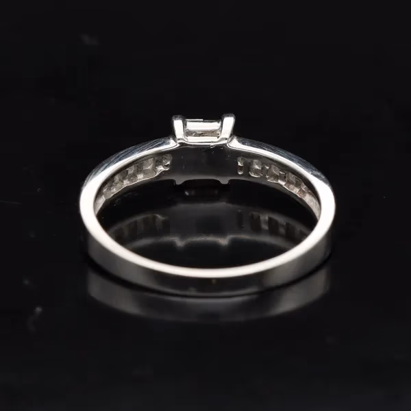 18ct White Gold Diamond Ring