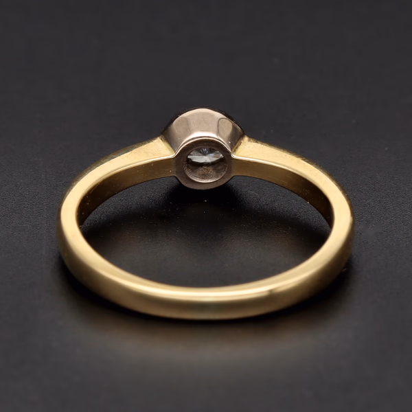 18ct Gold Diamond Solitaire 'Rub-Over' Ring