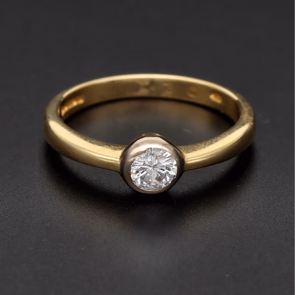 18ct Gold Diamond Solitaire 'Rub-Over' Ring
