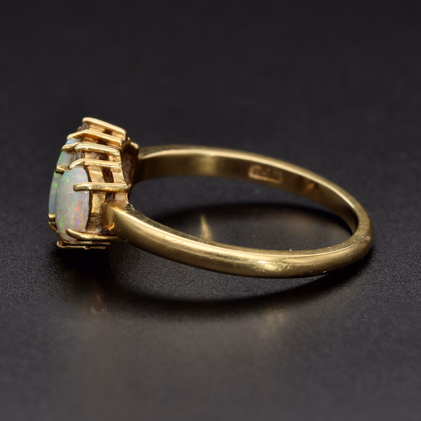 Retro 18ct Yellow Gold Opal & Diamond Ring
