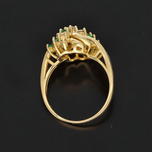20th Century 18ct Gold Emerald and Diamond Ring image-6