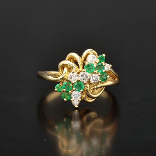 20th Century 18ct Gold Emerald and Diamond Ring image-2