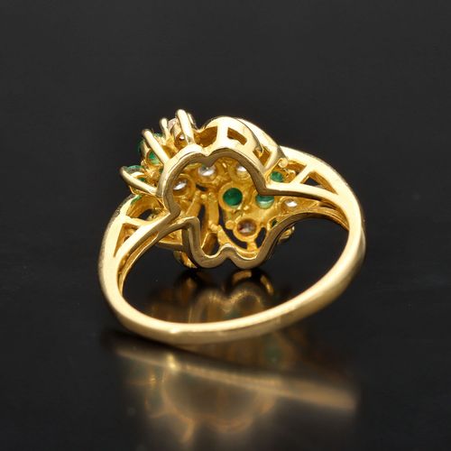 20th Century 18ct Gold Emerald and Diamond Ring image-5