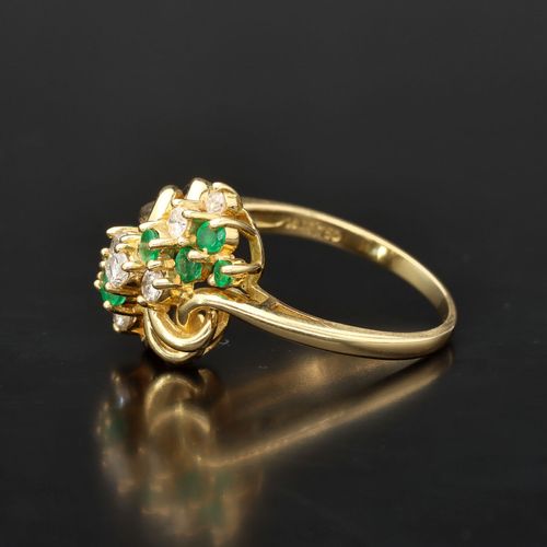 20th Century 18ct Gold Emerald and Diamond Ring image-3