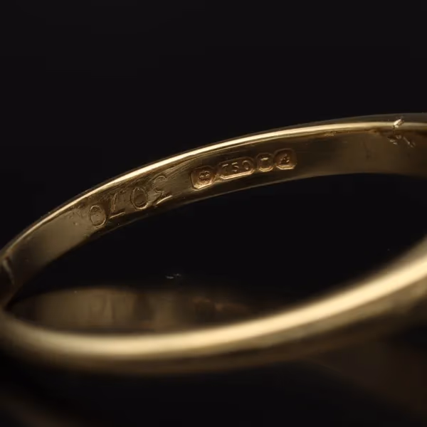 18ct Gold Sapphire and Diamond Ring. London 1975