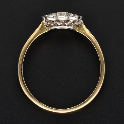 18ct Gold Diamond Cluster Ring image-6