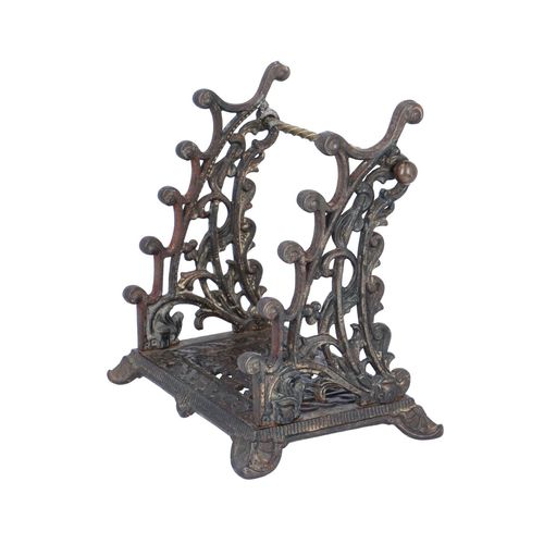 Victorian Pen Stand image-3