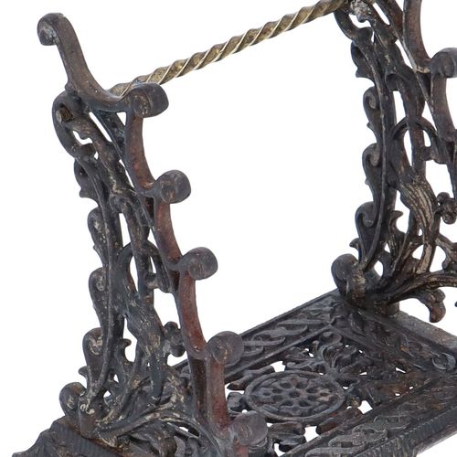 Victorian Pen Stand image-2