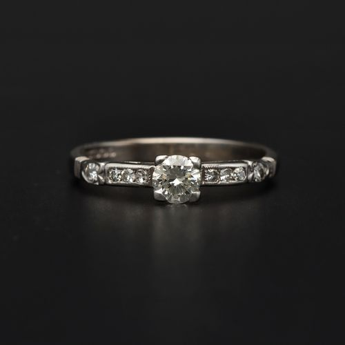 18ct Gold Diamond Ring. Birmingham 1973 image-2