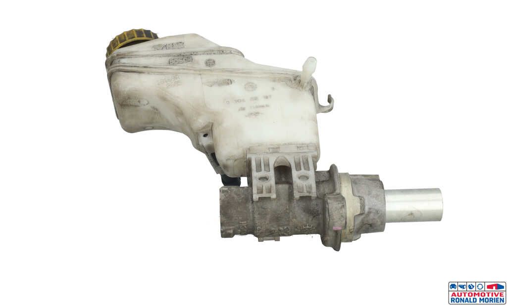 Used Master cylinder Opel Combo 1.6 CDTI 16V Price € 25,00 Margin scheme offered by Automaterialen Ronald Morien B.V.