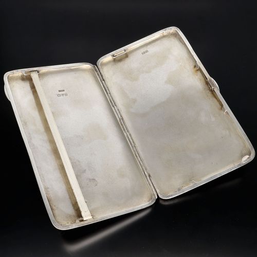Early 20th Century Engraved Silver Cigarette Case image-4