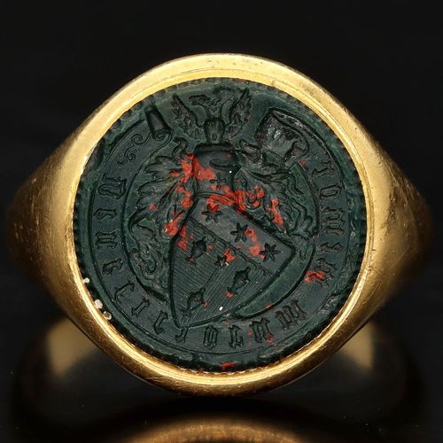 18ct Yellow Gold Antique Seal Ring image-3