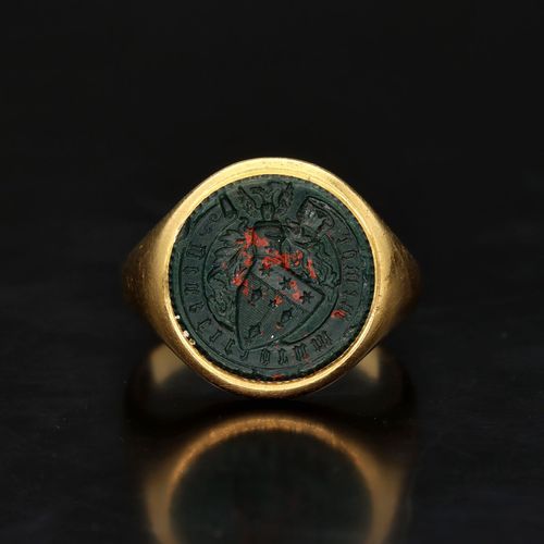 18ct Yellow Gold Antique Seal Ring image-2