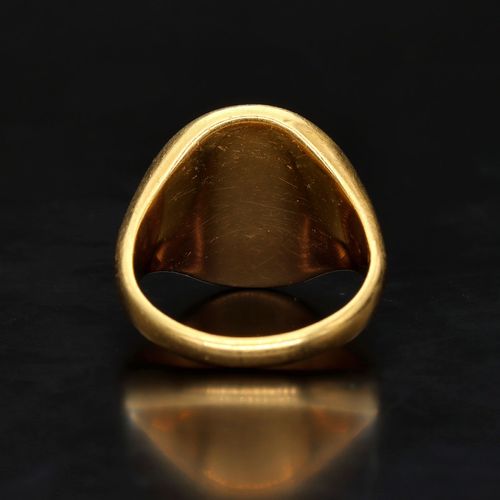 18ct Yellow Gold Antique Seal Ring image-5