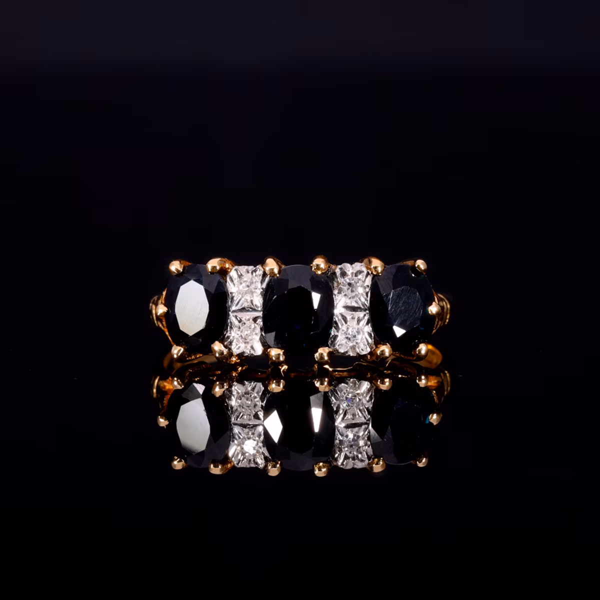 360° view of The Vintage 1979 Three Cushion Cut Sapphire And Diamond Ring