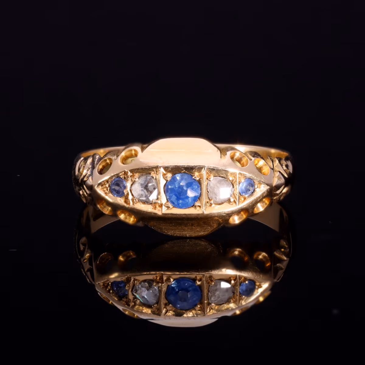 360° view of The Antique Post Edwardian 1915 Sapphire And Diamond Ring
