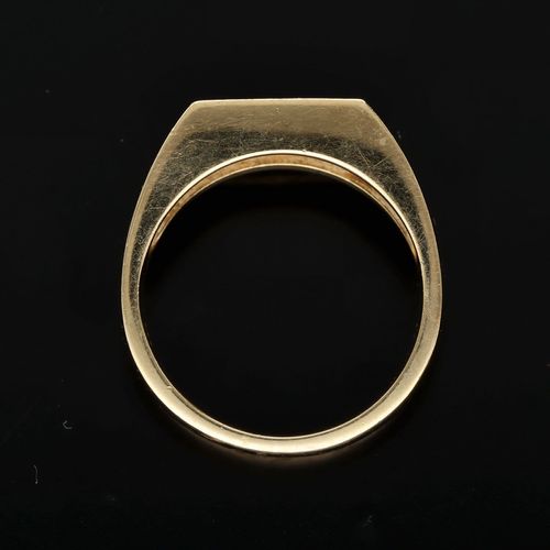 Gents 9ct Yellow Gold Diamond Ring image-6