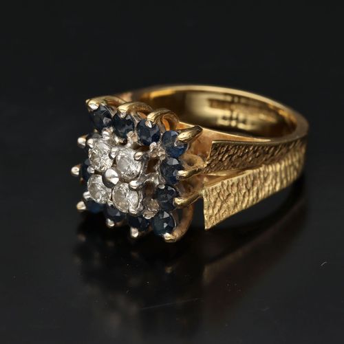 18ct Gold Sapphire and Diamond Cluster Ring image-3