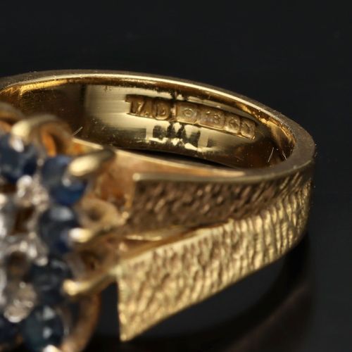 18ct Gold Sapphire and Diamond Cluster Ring image-4