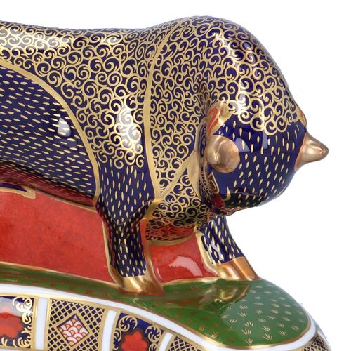 Boxed Royal Crown Derby Paperweight of a Bull image-2