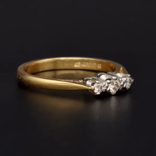 18ct Gold Diamond Ring