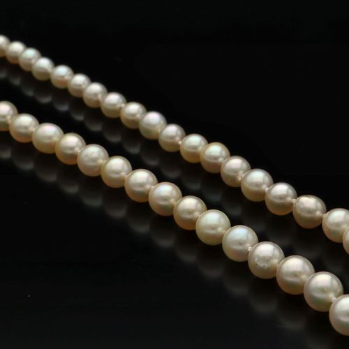 18ct Gold Clasp Graduated Cultured Pearls image-6