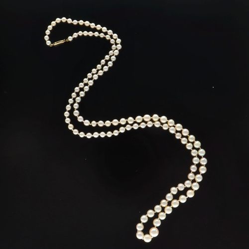 18ct Gold Clasp Graduated Cultured Pearls image-4