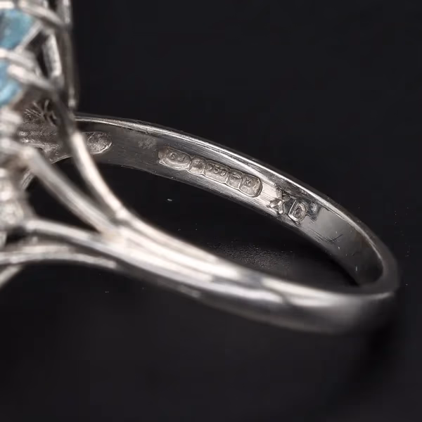 18ct White Gold Aqua and Diamond Ring