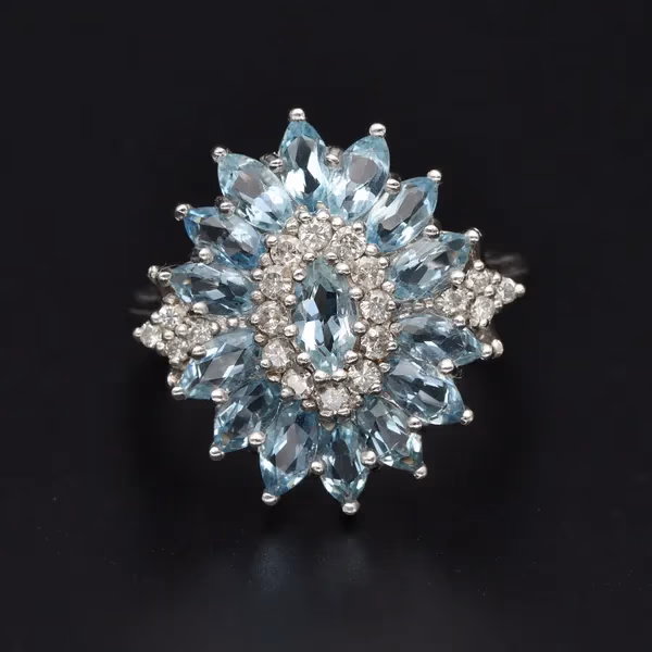 18ct White Gold Aqua and Diamond Ring