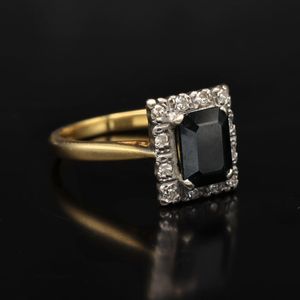 18ct Gold Sapphire Art Deco Design Ring. London 1964